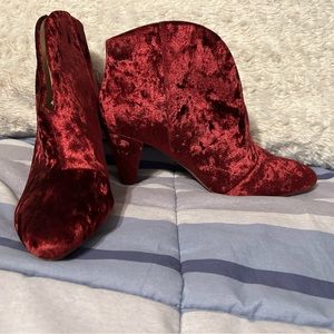 Ladies Soft Velvet Maroon Vince Camuto Ankle Boots w/ 3” Heel